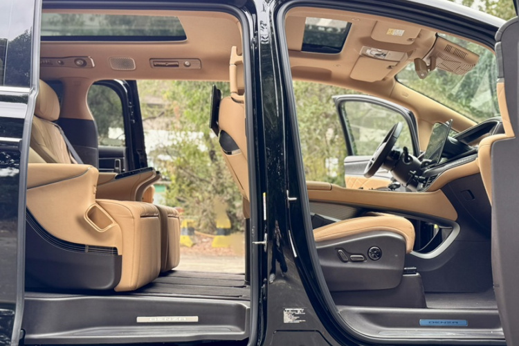 Denza D9 2025 изображение автомобиля #21