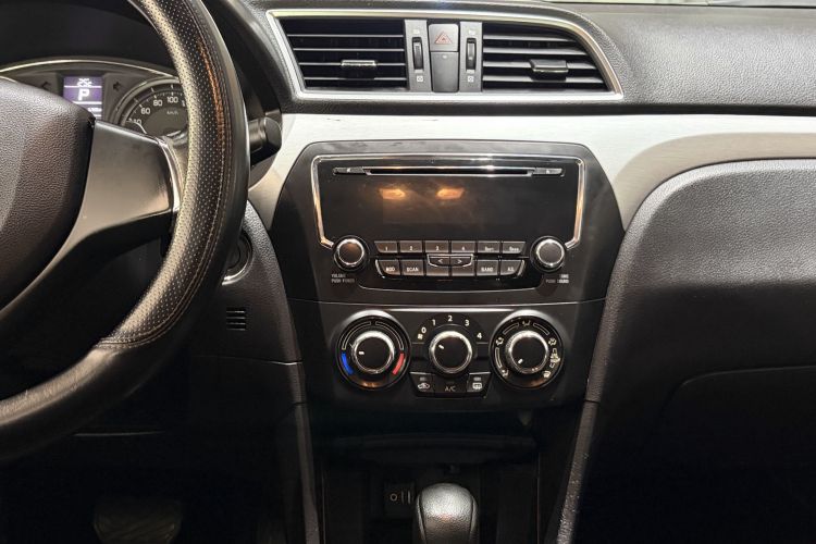 Suzuki Ciaz 2017 изображение автомобиля #21