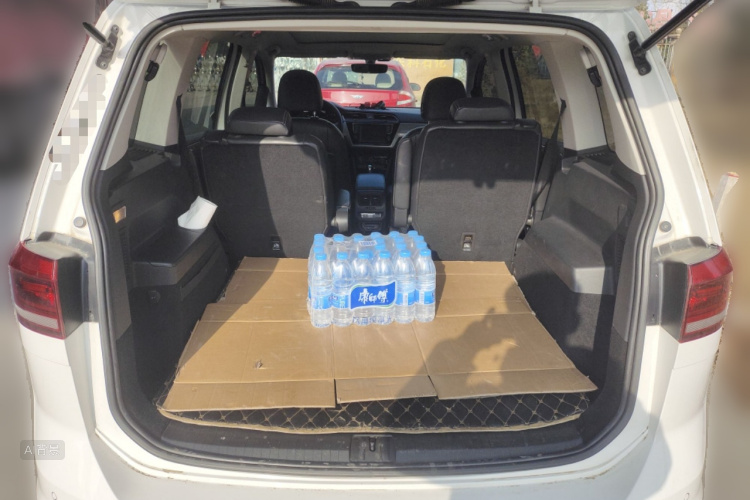 Volkswagen Touran 2018 immagine di auto #21