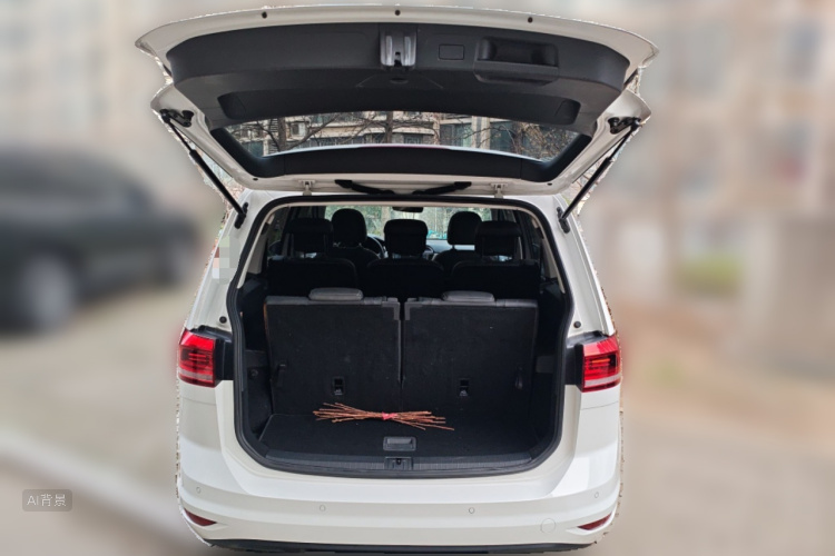 Volkswagen Touran 2018 immagine di auto #21