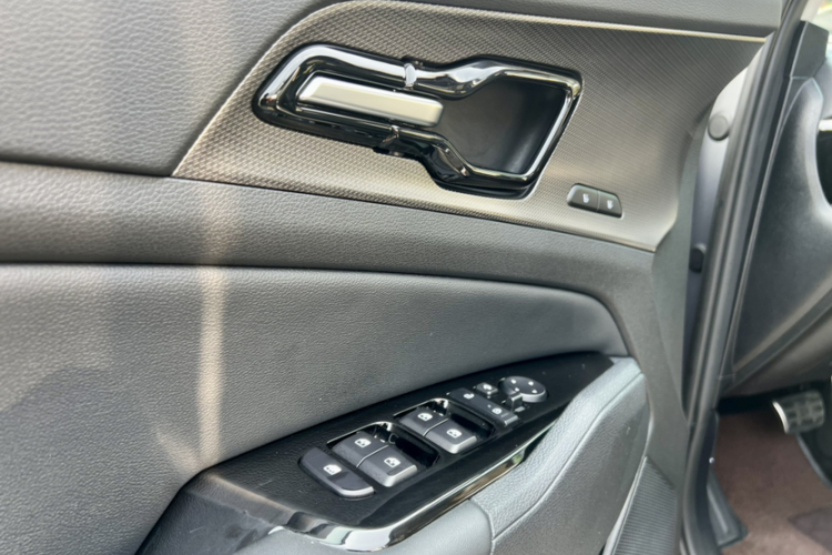 起亚 狮铂拓界 2022 汽车图片 #21