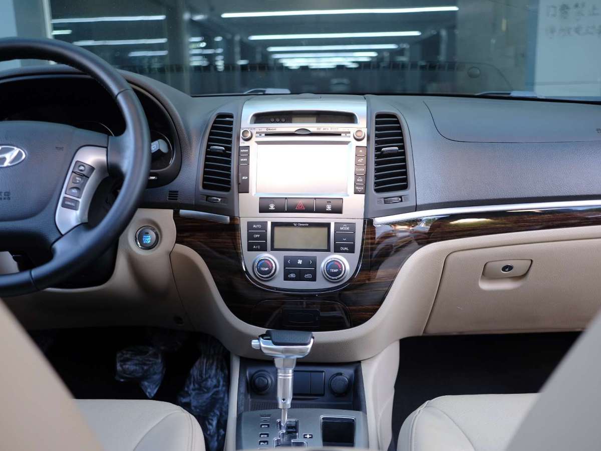 Hyundai Santa Fe Classic 2011 immagine di auto #21