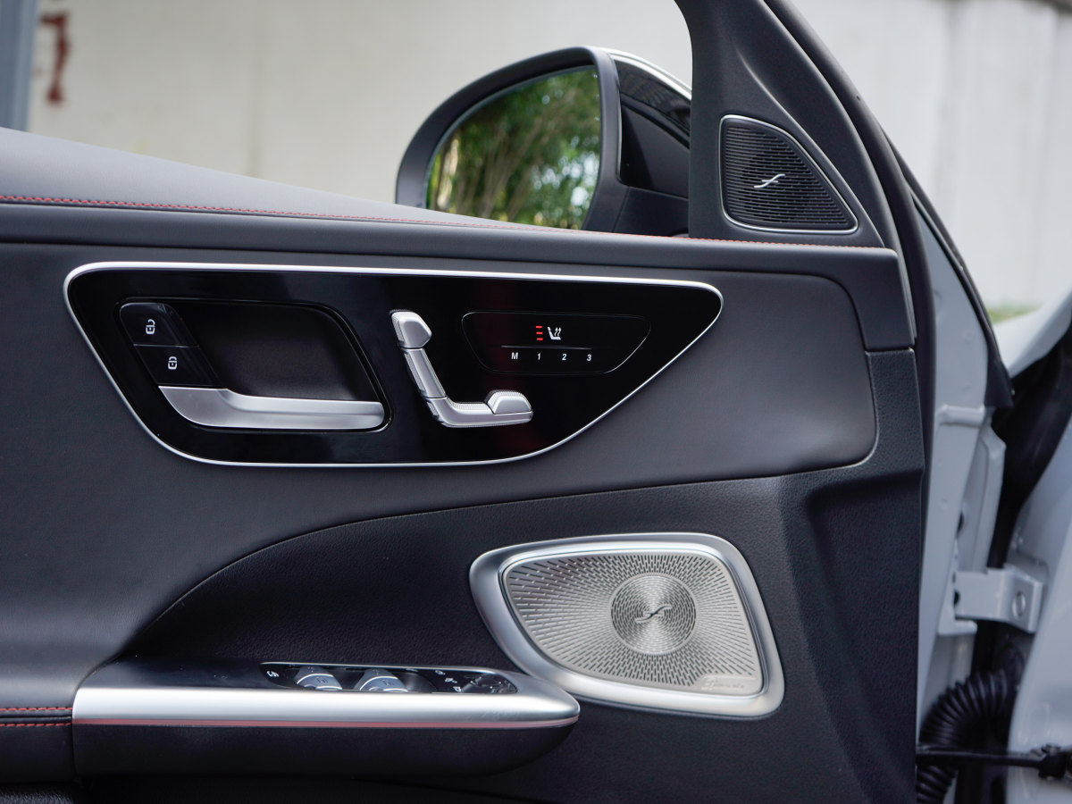 Mercedes-Benz C AMG New Energy 2025 изображение автомобиля #21