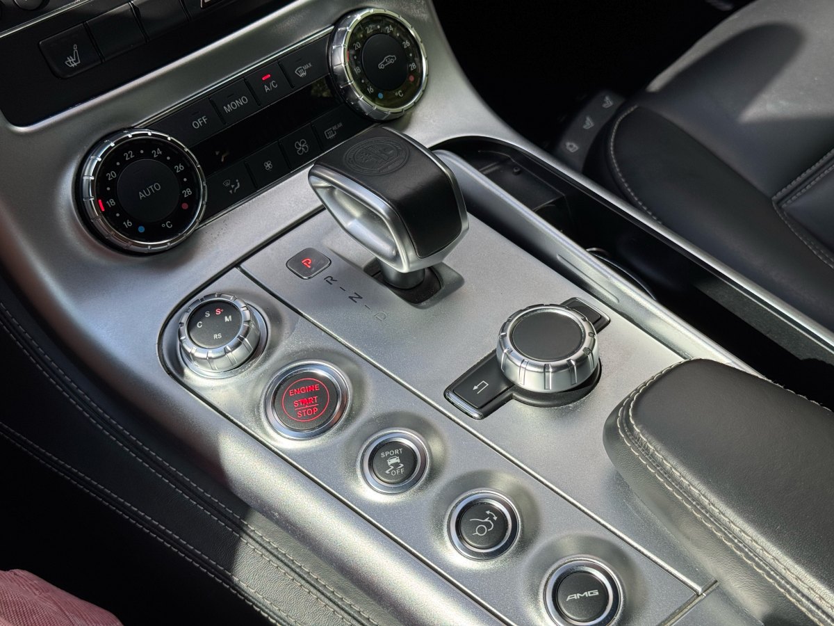 Mercedes-Benz SLS AMG 2012 car image #21