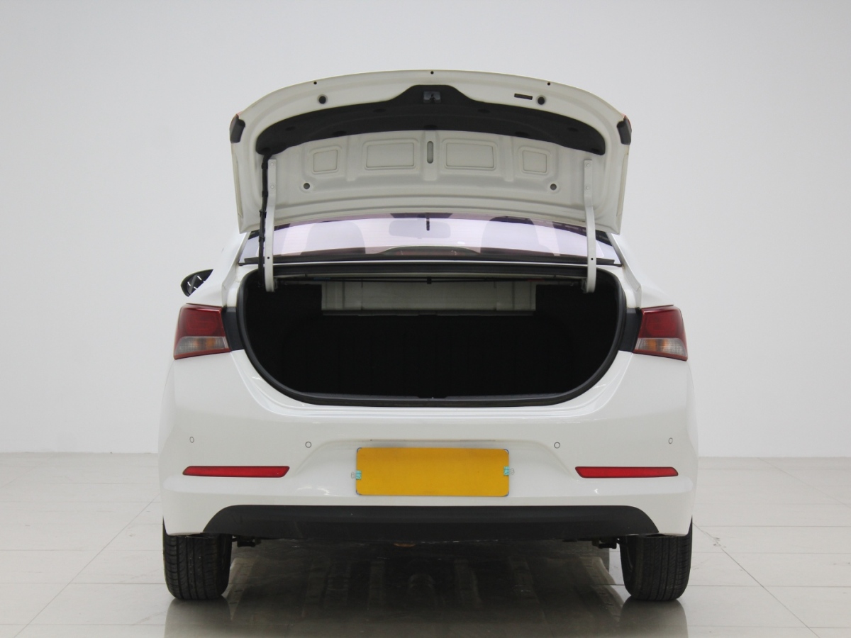 Hyundai Verna 2017 car image #21