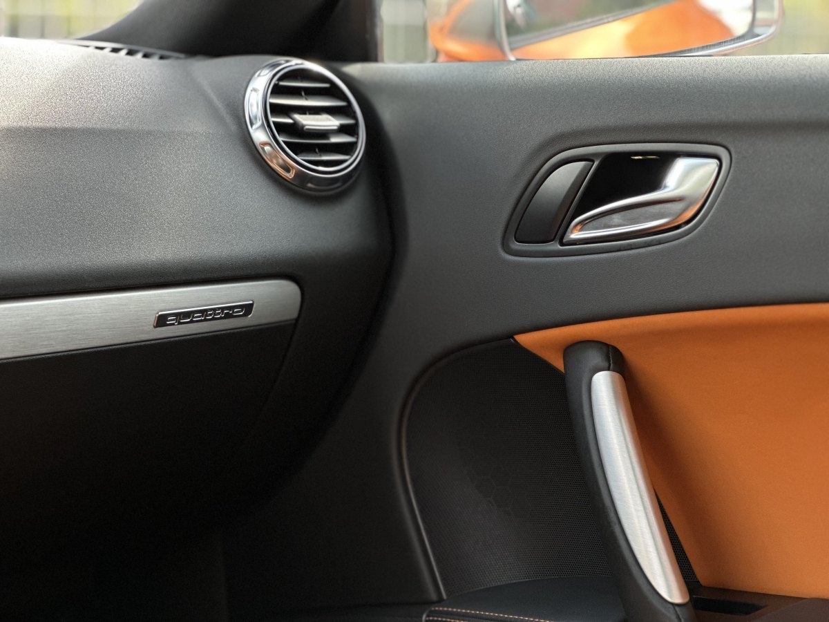 Audi TTS 2011 car image #21