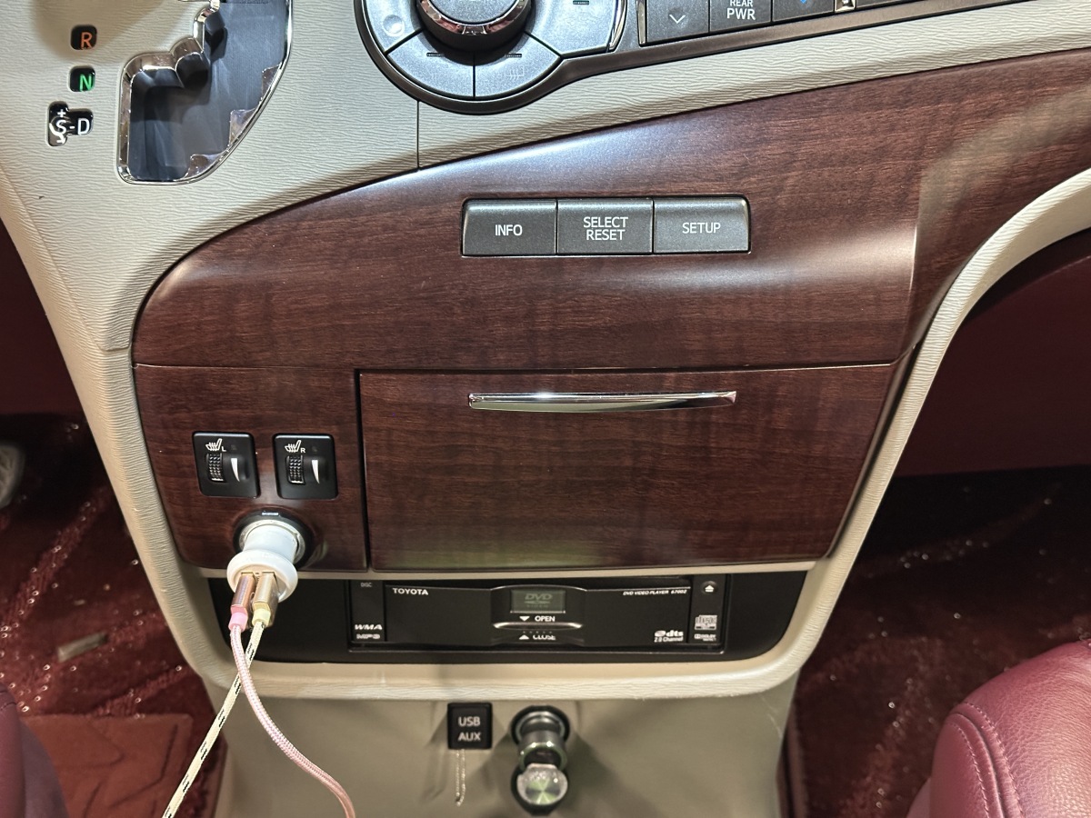 Toyota SIENNA 2014 car image #21