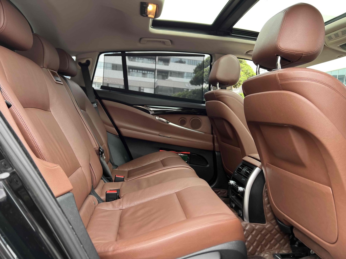 BMW 5 Series GT 2015 immagine di auto #21