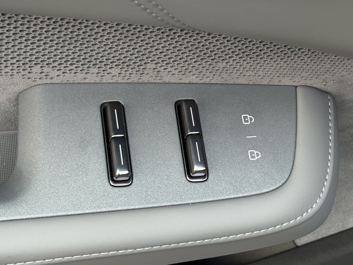 极氪 极氪001 FR 2024 汽车图片 #21