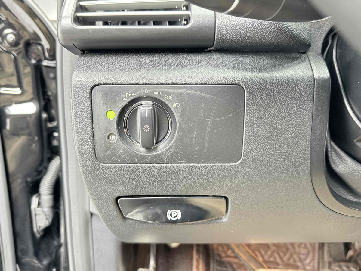 Mercedes-Benz R Class 2015 car image #21