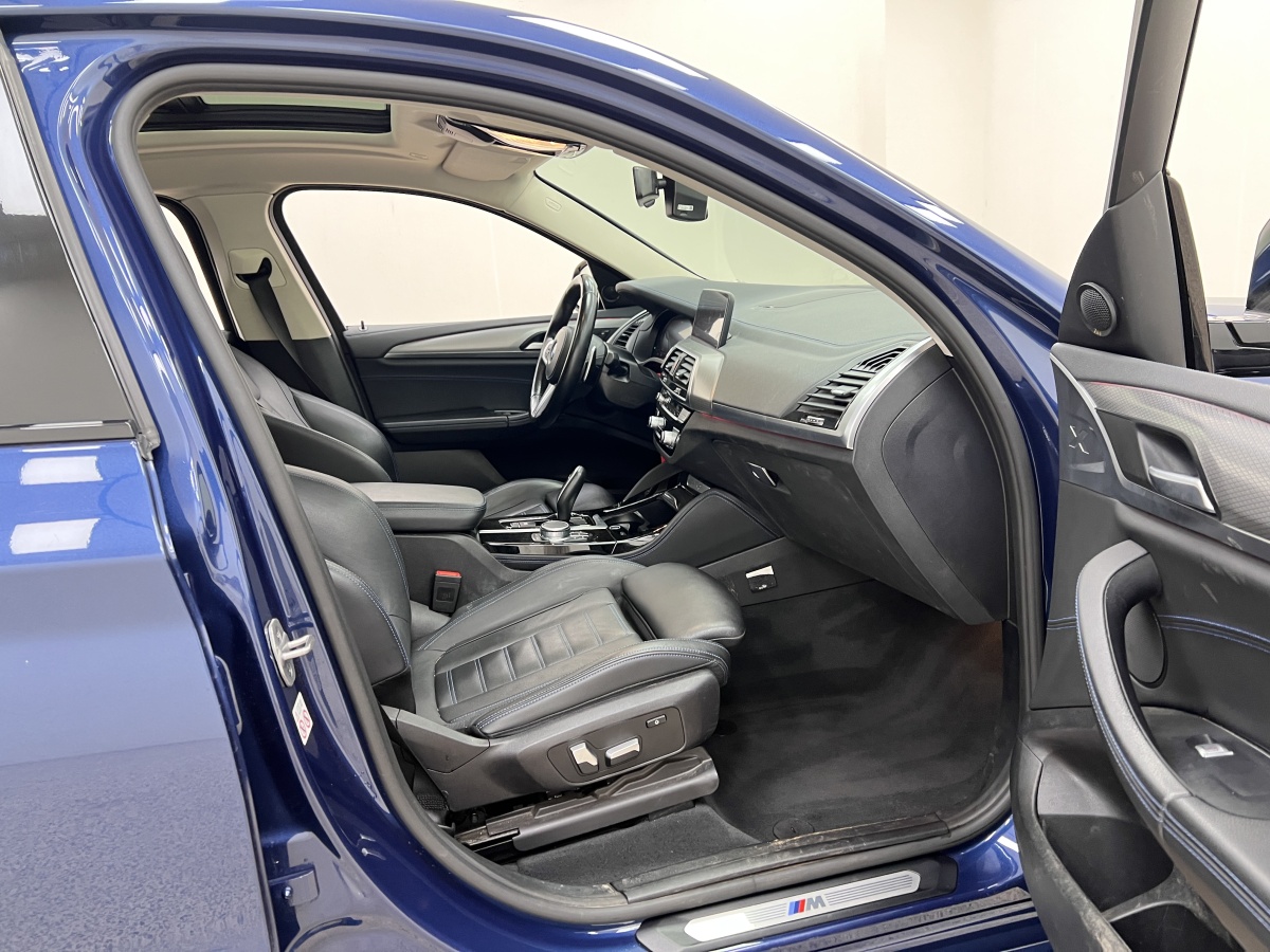 BMW X4 2021 car image #21