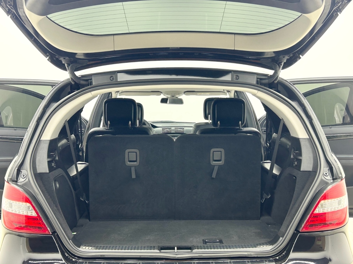 Mercedes-Benz R Class 2017 car image #21