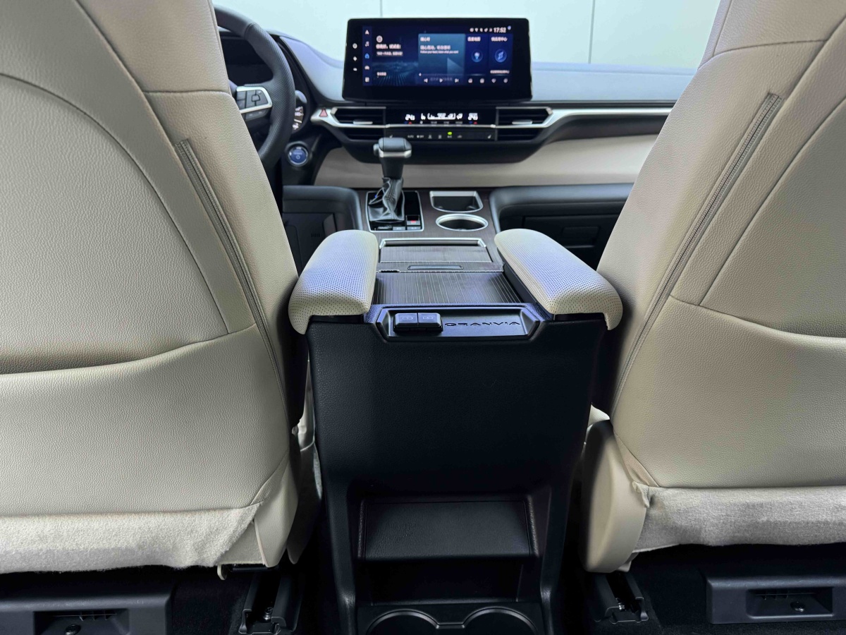 Toyota Granvia 2024 immagine di auto #21