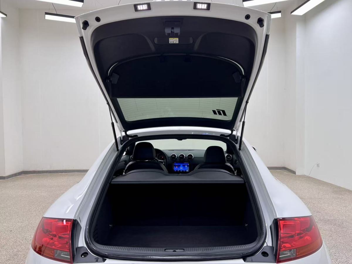 Audi TT 2014 car image #21