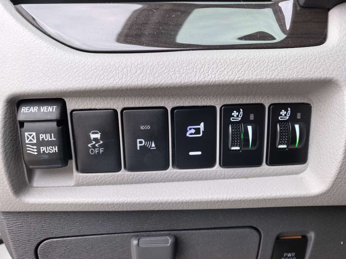 Toyota SIENNA 2019 صورة سيارة #21