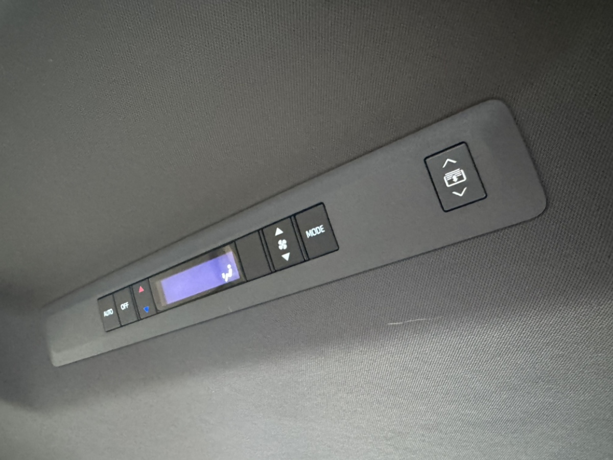 Toyota Granvia 2024 car image #21