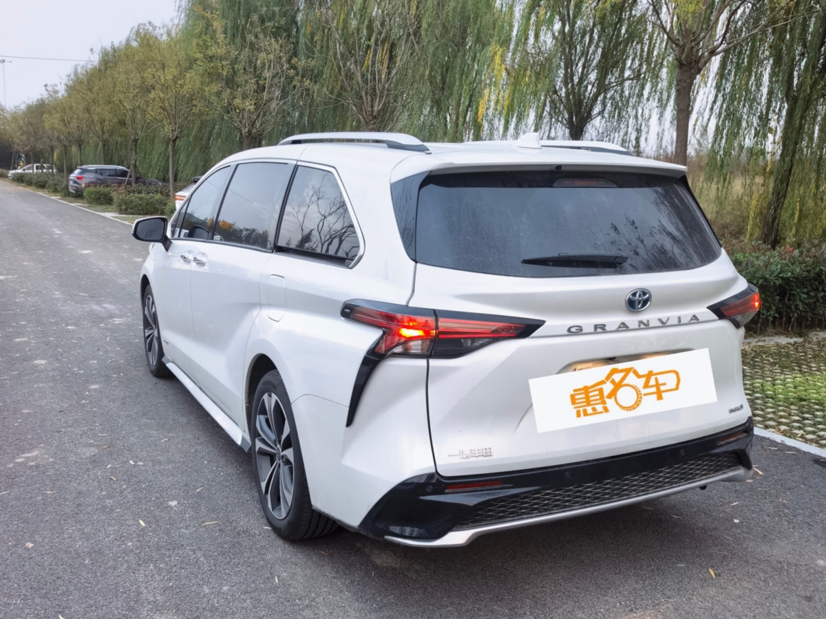 Toyota Granvia 2023 car image #21