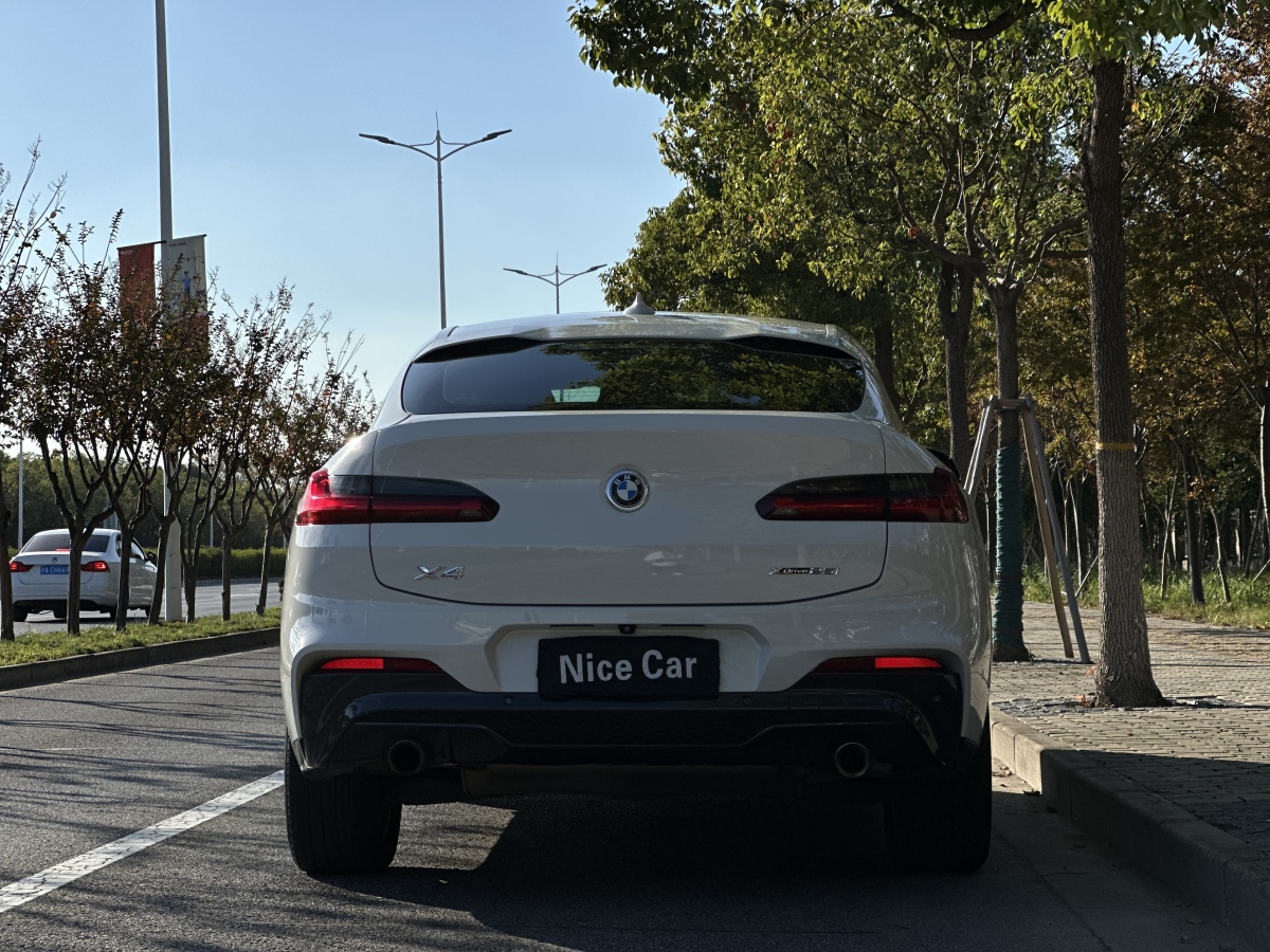 BMW X4 M 2018 immagine di auto #21