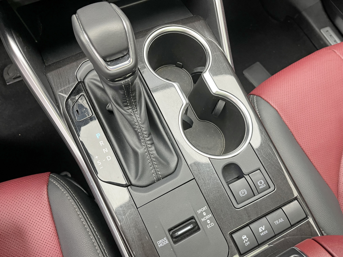 Toyota Crown Kluger 2024 immagine di auto #21