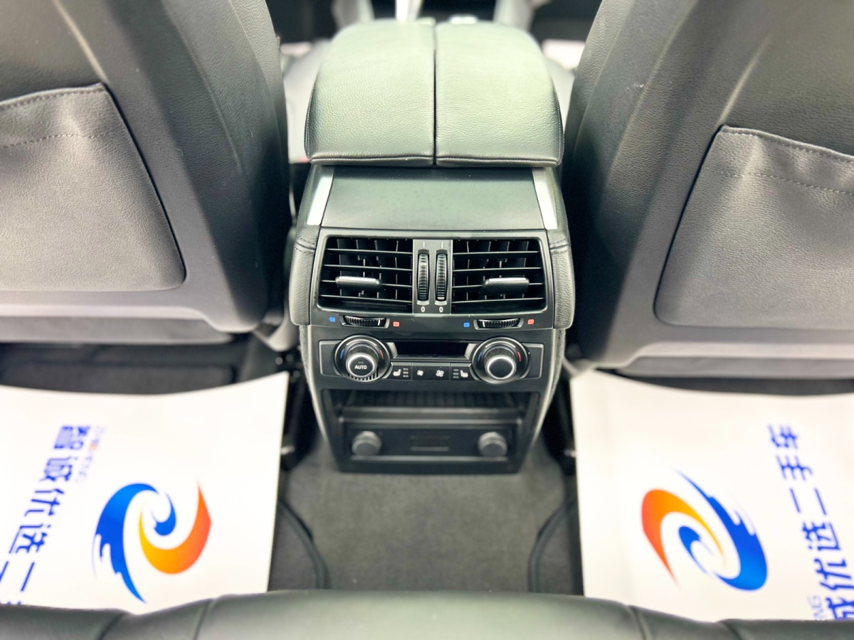 BMW X5 M 2010 car image #21