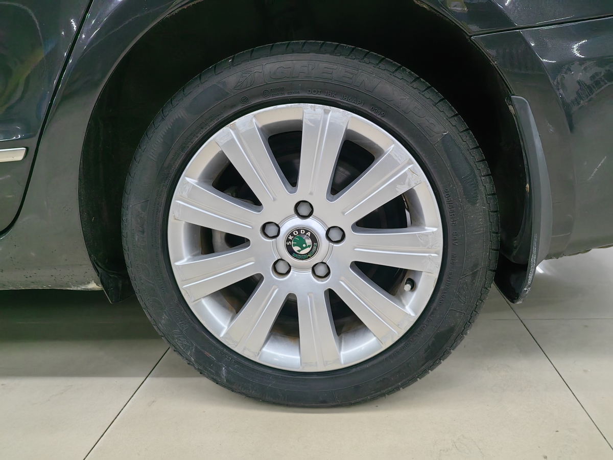 Skoda Superb 2010 car image #21