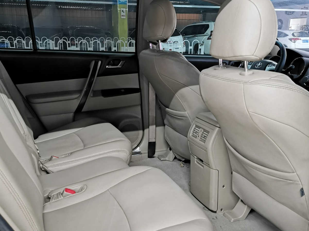 Toyota Highlander (Imported) 2012 car image #21