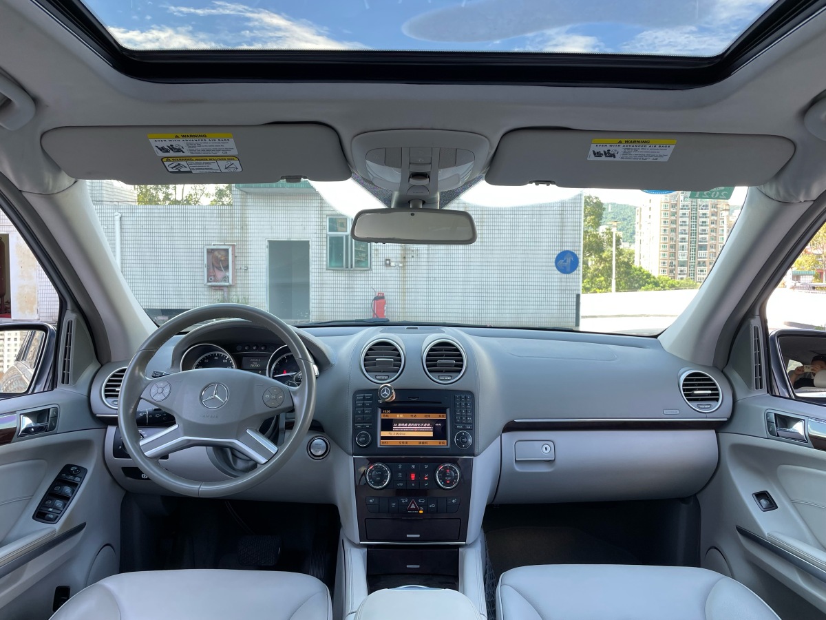 Mercedes-Benz GL Class 2010 car image #21