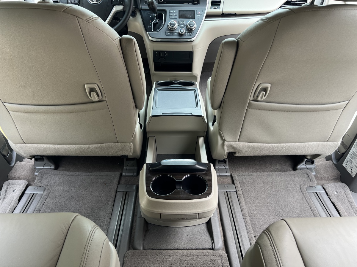 Toyota SIENNA 2018 #21 Toyota SIENNA 2018 car image #21