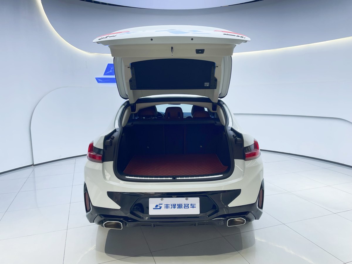 BMW X4 M 2022 car image #21