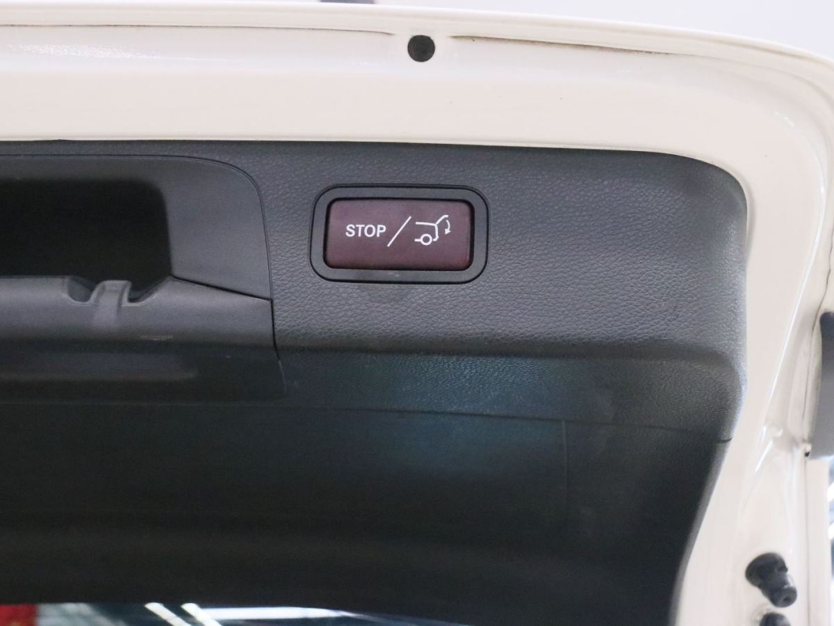Mercedes-Benz 2018 car image #21
