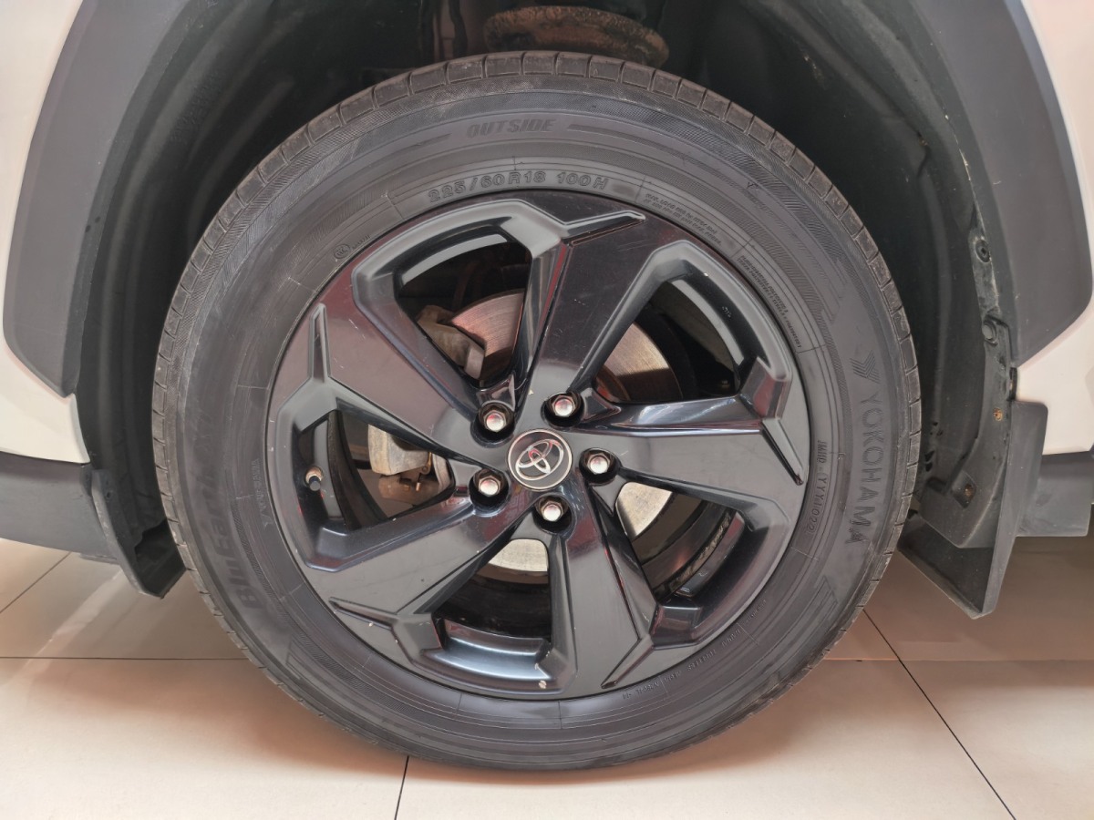 Toyota RAV4 2020 car image #21