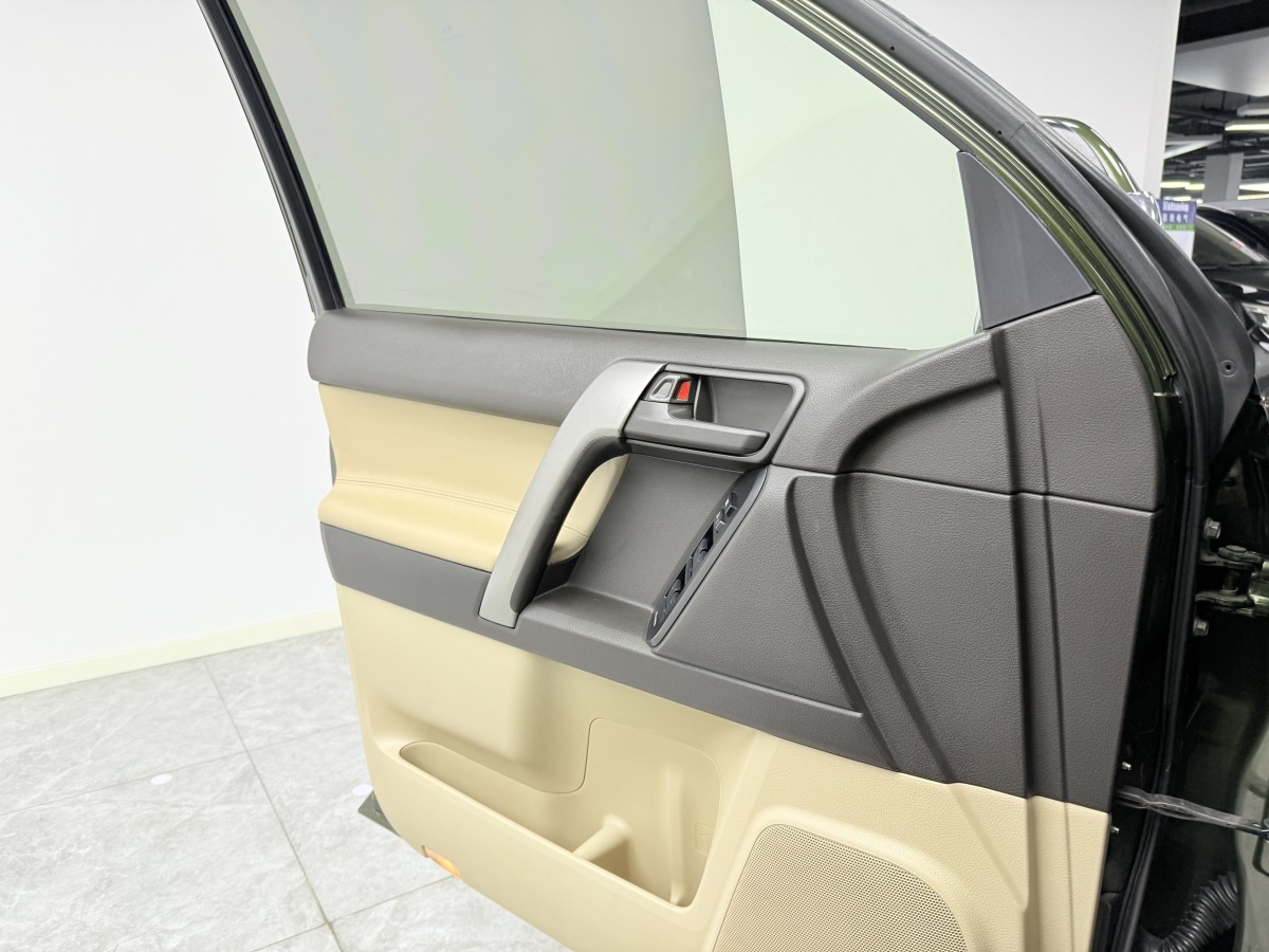 Toyota 2013 car image #21