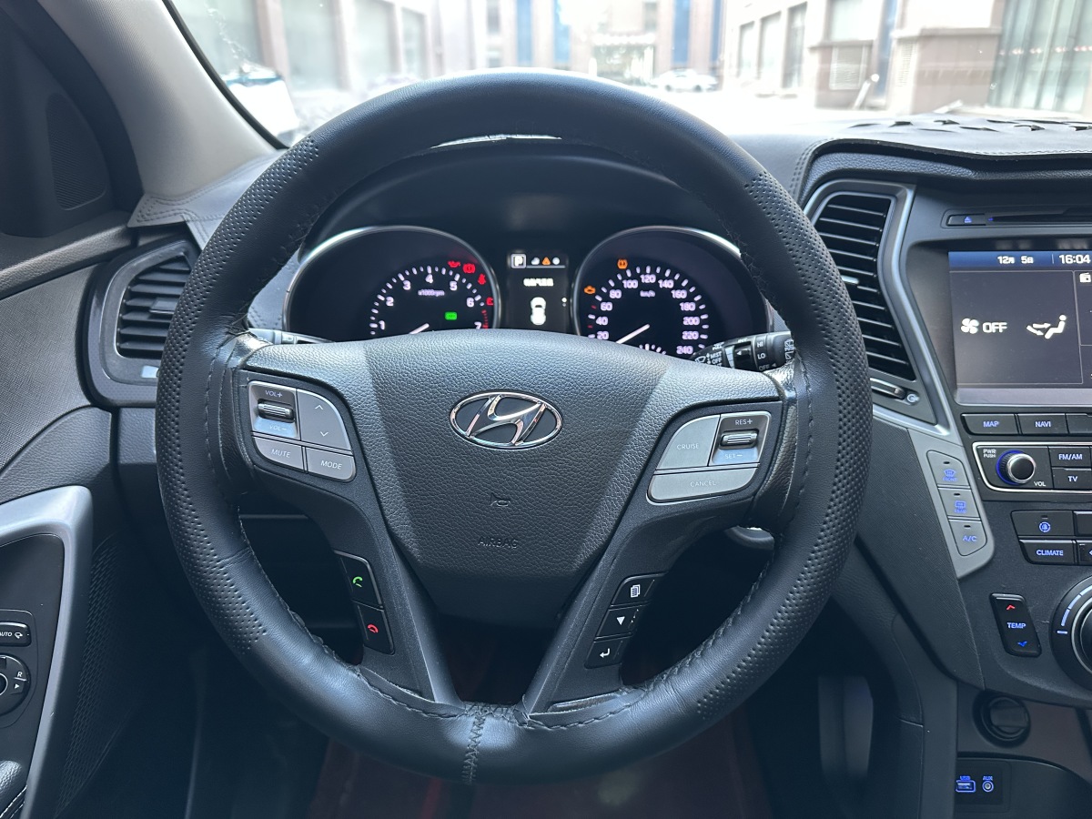 Hyundai Santa Fe 2018 car image #21