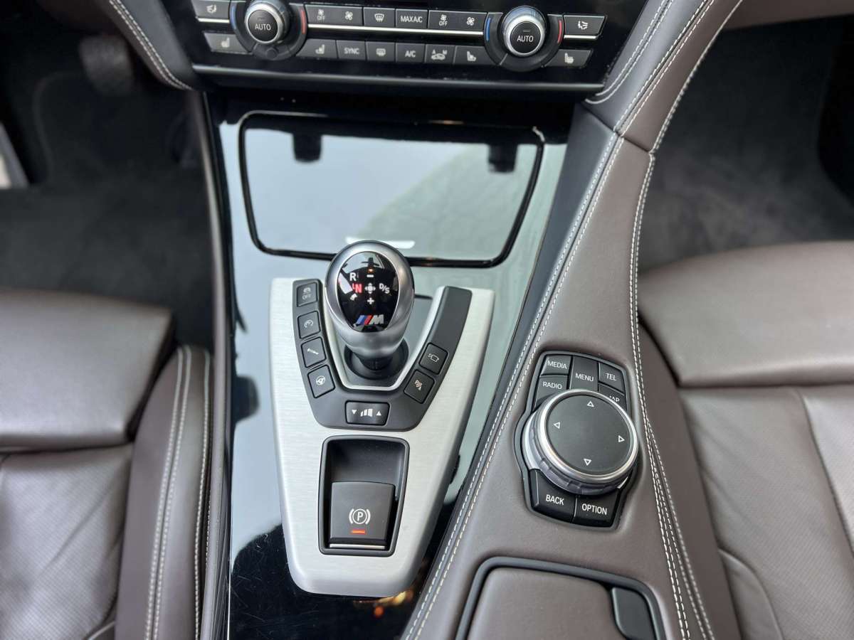 BMW M6 2013 car image #21