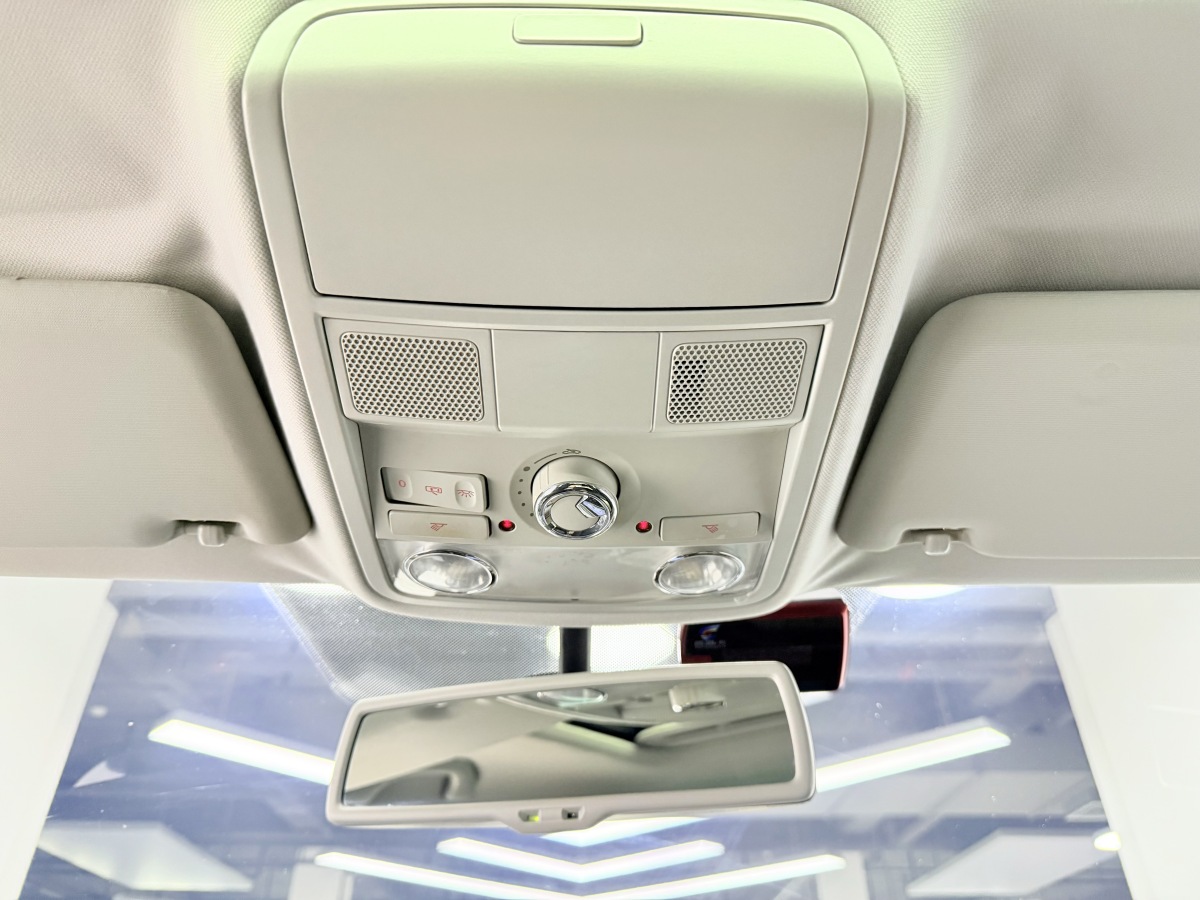 Volkswagen Passat 2012 car image #21