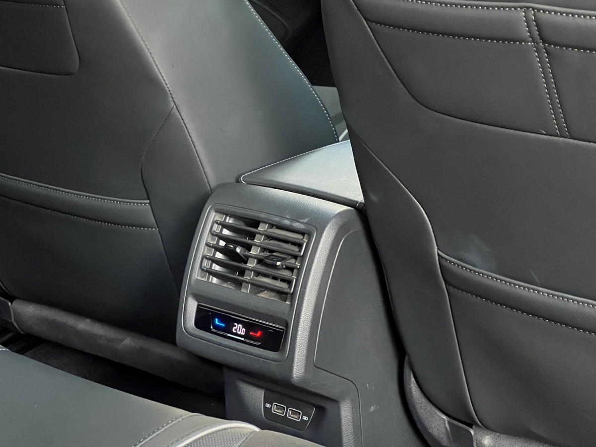 Volkswagen Golf 2023 صورة سيارة #21