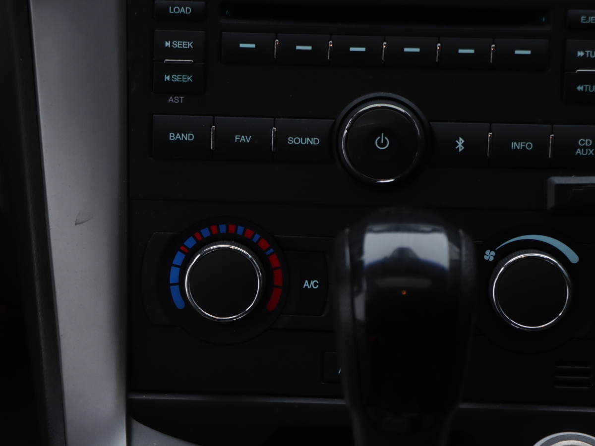 Chevrolet Captiva 2012 car image #21