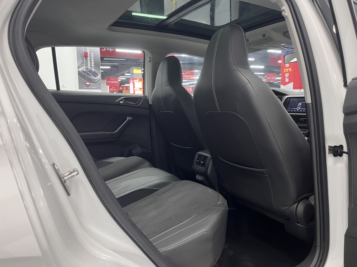 Volkswagen T-Cross 2019 car image #21