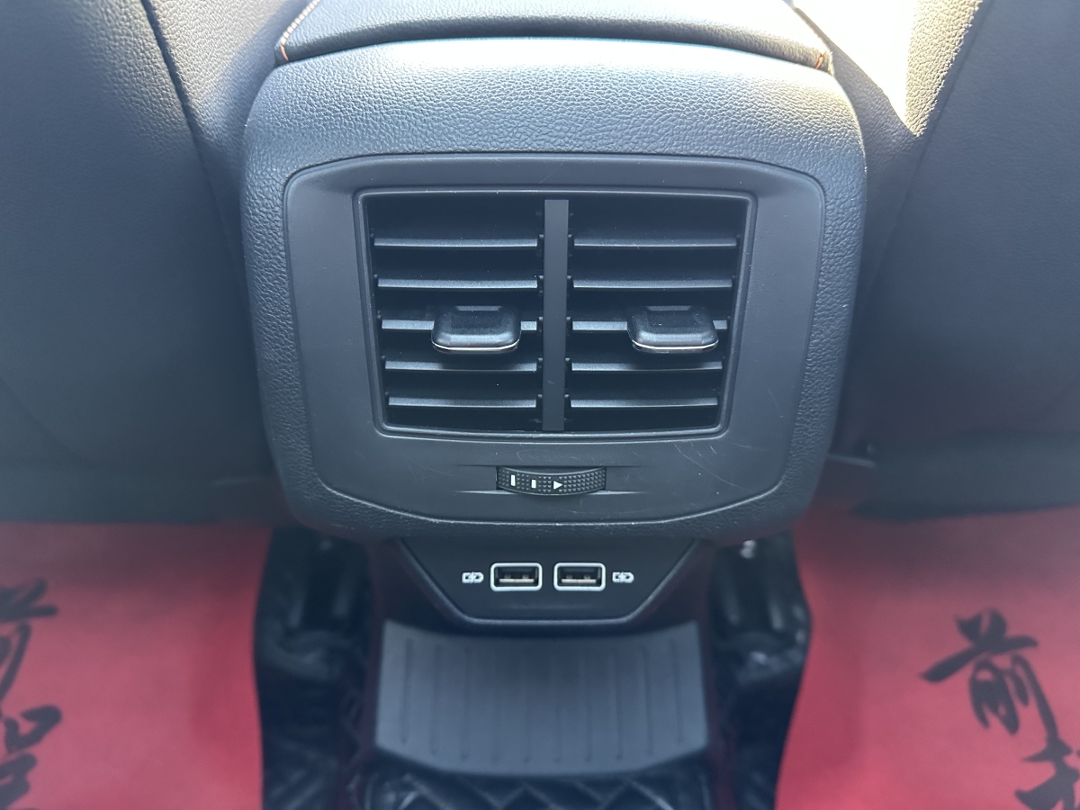 Volkswagen T-Roc 2021 car image #21
