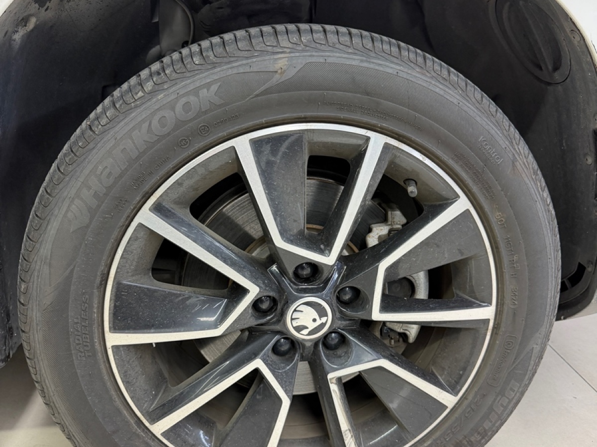 Skoda Karoq 2019 изображение автомобиля #21