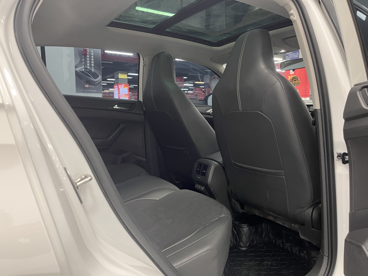 Volkswagen T-Cross 2019 car image #21