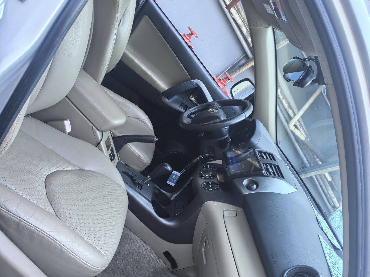 Toyota RAV4 2012 car image #21
