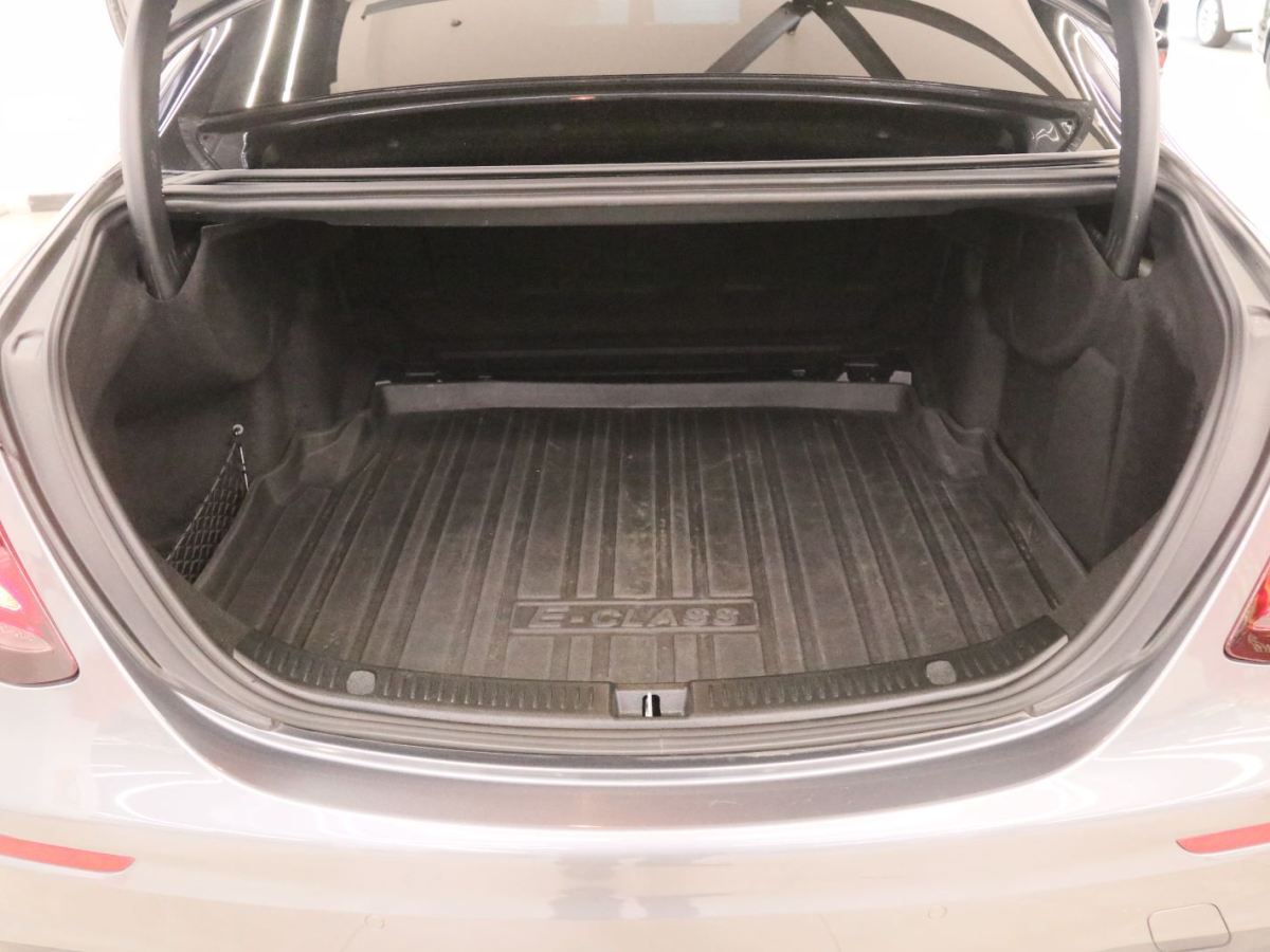 Mercedes-Benz 2019 car image #21