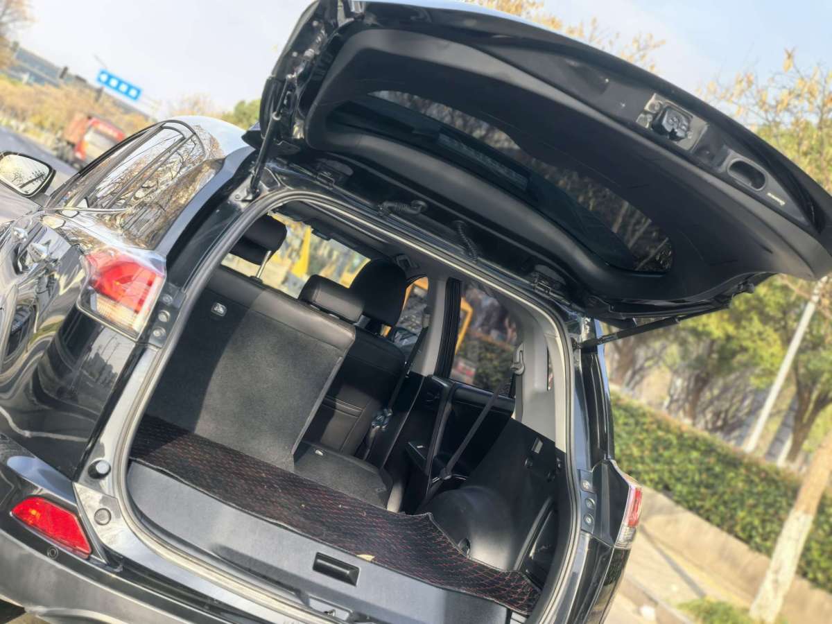 Toyota RAV4 2019 #21 Toyota RAV4 2019 car image #21
