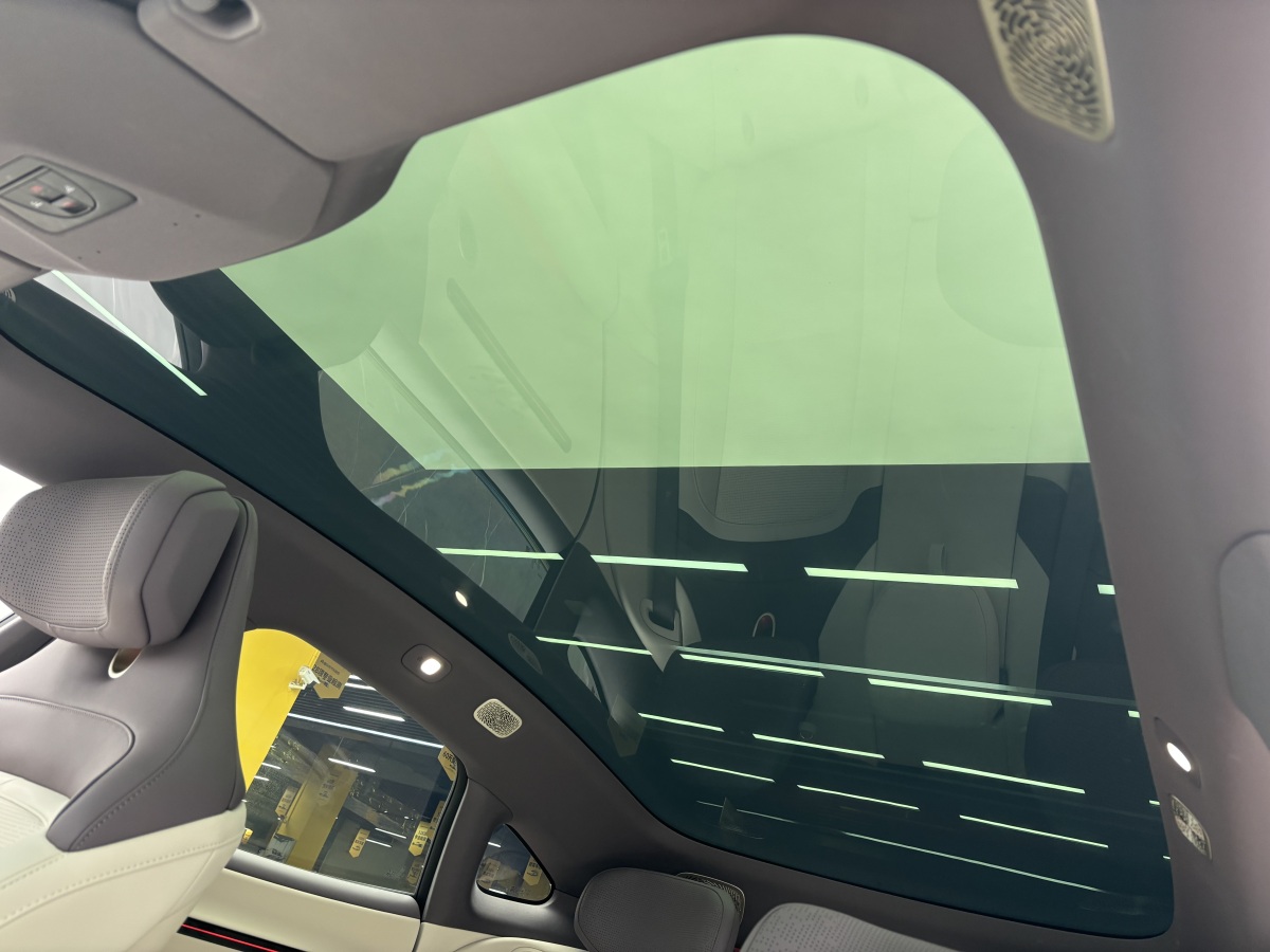 Avatr 06 2025 car image #21