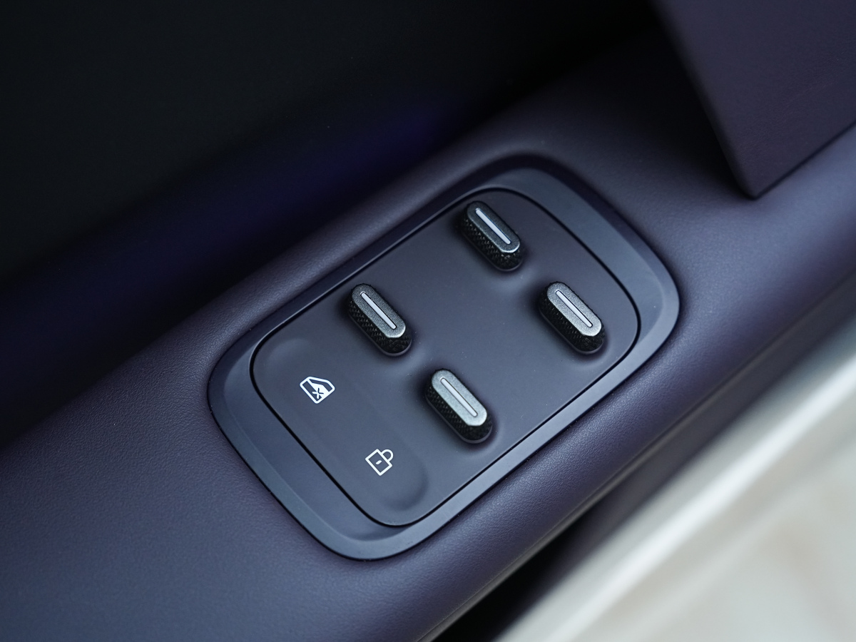 Avatr 06 2025 car image #21