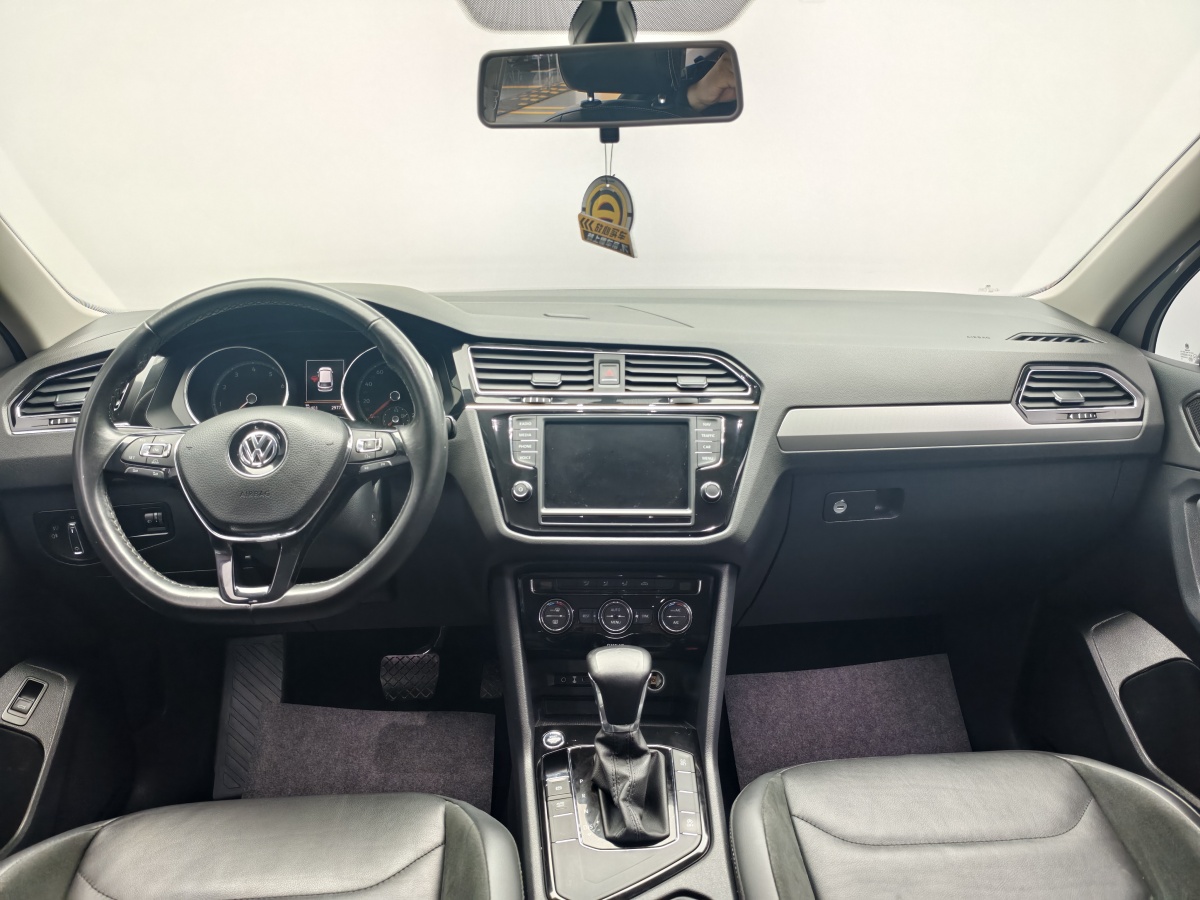 Volkswagen Tiguan L 2018 immagine di auto #21