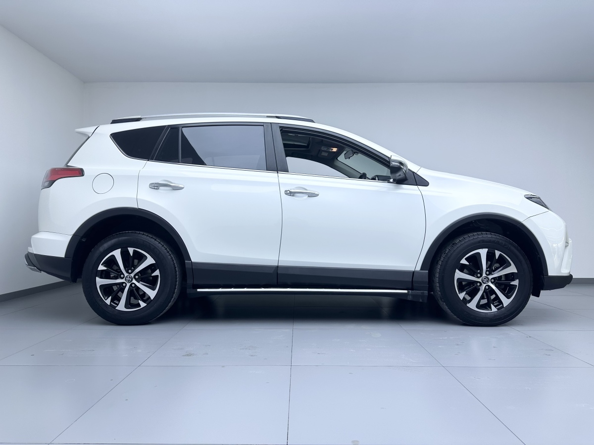 Toyota RAV4 2018 car image #21