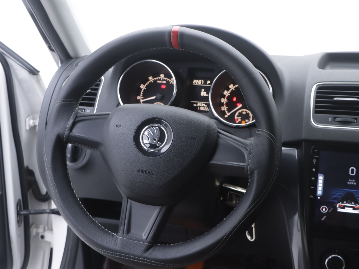 Skoda Yeti 2015 car image #21