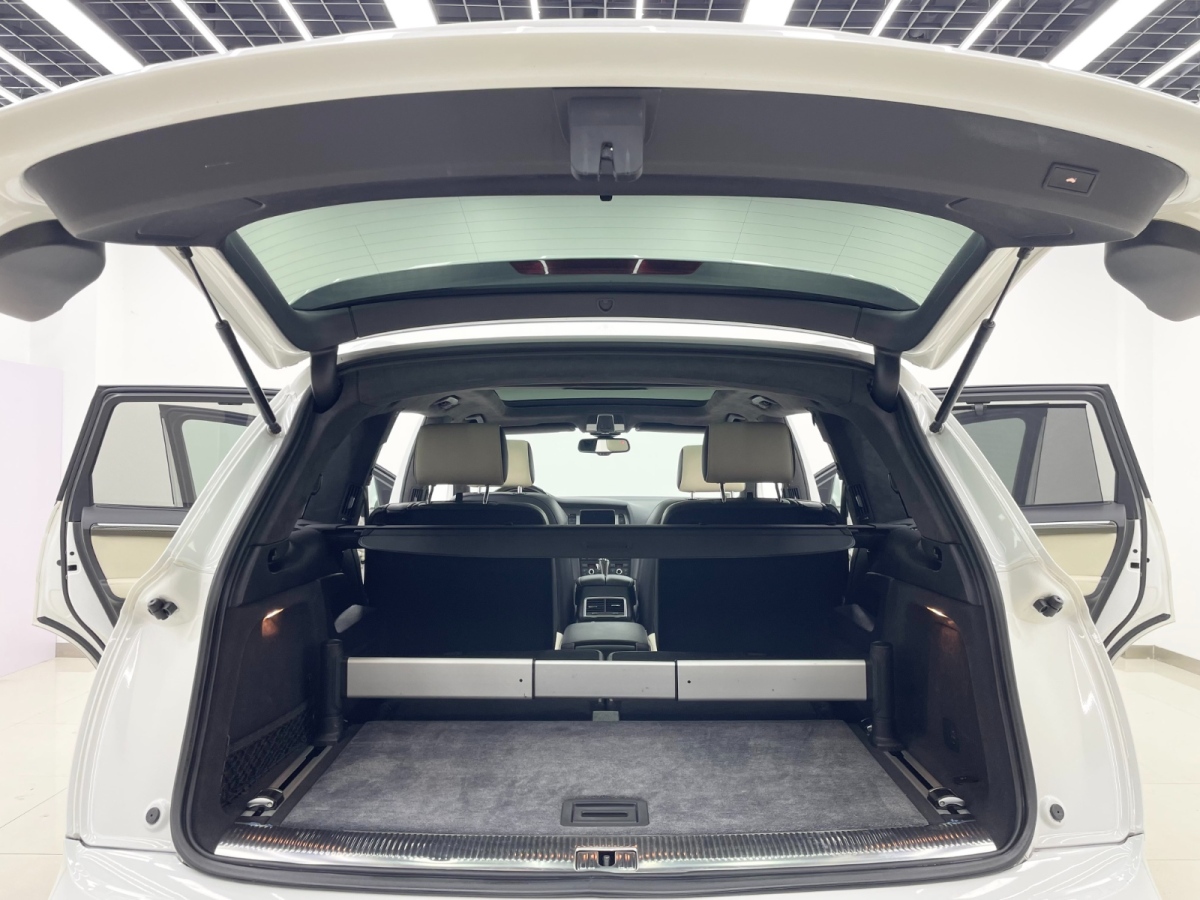 Audi Q7 2010 car image #21